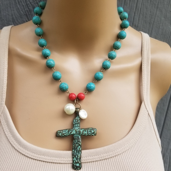 VINTAGE SOUTHWEST STYLE BLUE HOWLITE BEADED NECKLACE WITH FAITH CROSS PENDANT - Picture 1 of 8